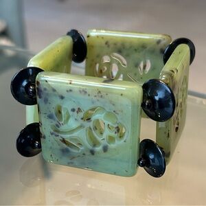 Pretty jade green and black beaded bracelet